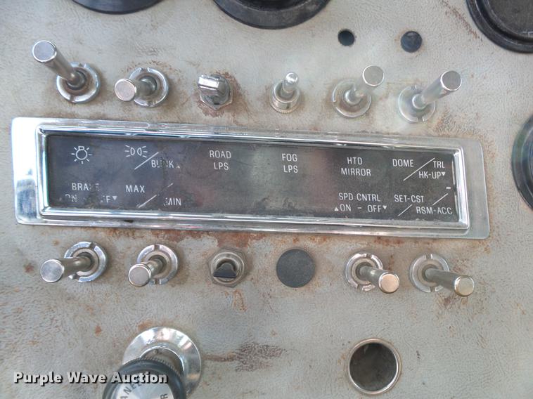 image for item DS9602 1993 Ford L9000 dump truck