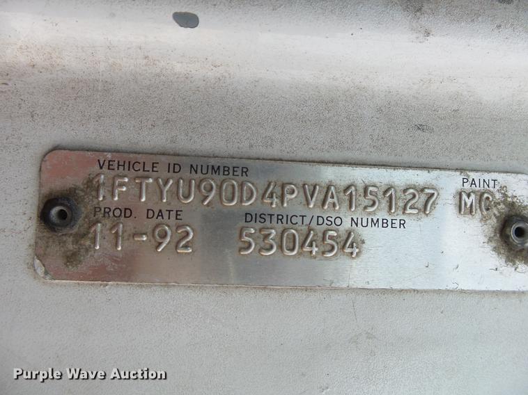 image for item DS9602 1993 Ford L9000 dump truck