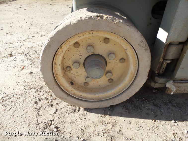 image for item DS9609 Skyjack SJIII 3219 scissor lift