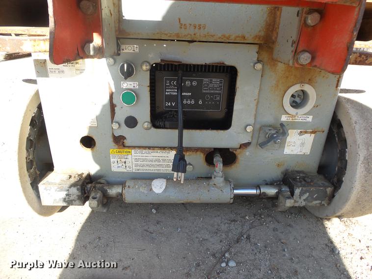 image for item DS9609 Skyjack SJIII 3219 scissor lift