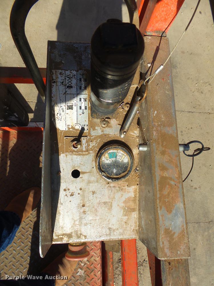 image for item DS9609 Skyjack SJIII 3219 scissor lift