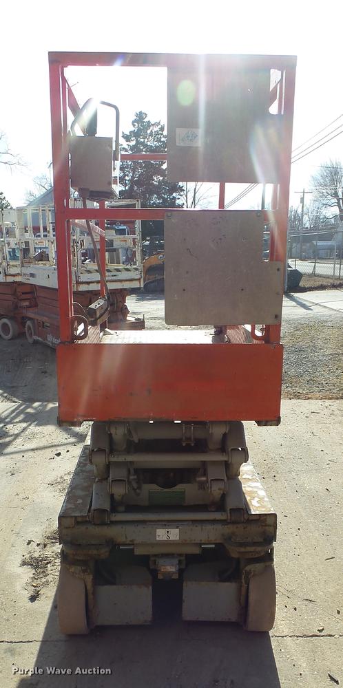 image for item DS9610 Skyjack SJIII 3219 scissor lift