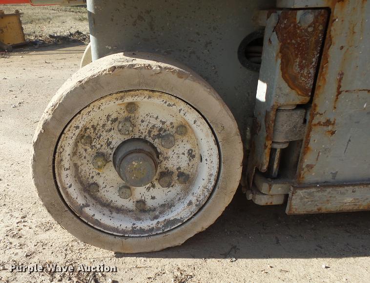 image for item DS9610 Skyjack SJIII 3219 scissor lift