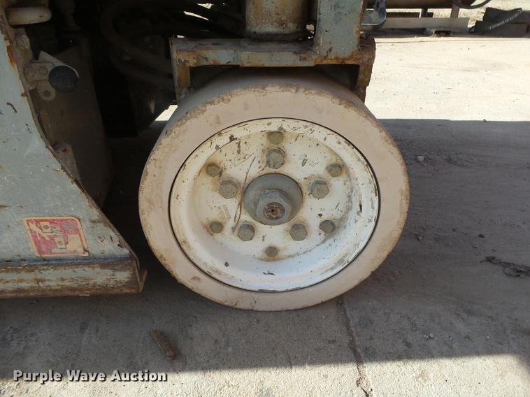 image for item DS9610 Skyjack SJIII 3219 scissor lift