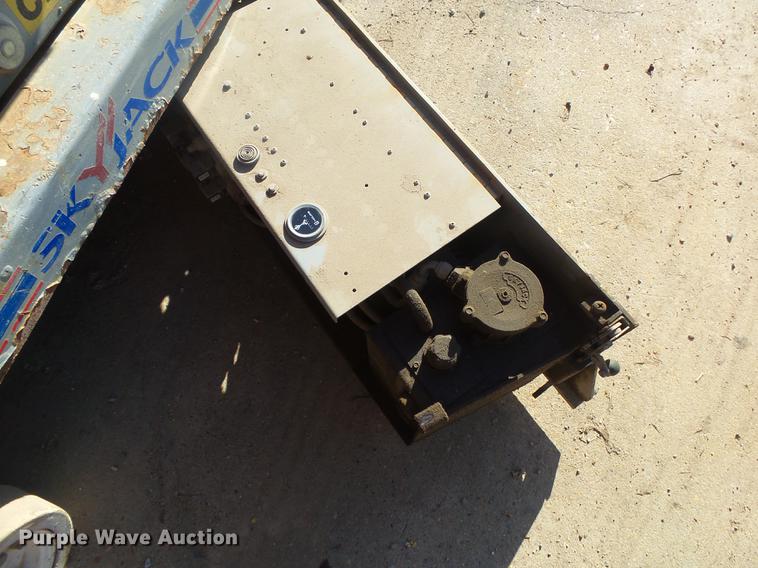 image for item DS9610 Skyjack SJIII 3219 scissor lift