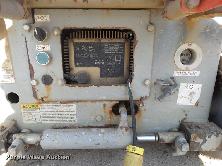 image for item DS9610 Skyjack SJIII 3219 scissor lift