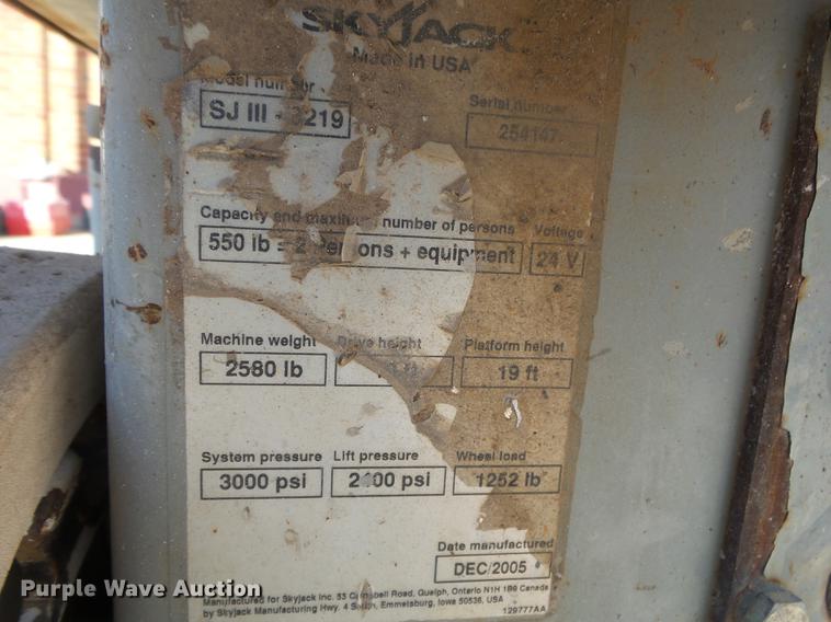 image for item DS9610 Skyjack SJIII 3219 scissor lift