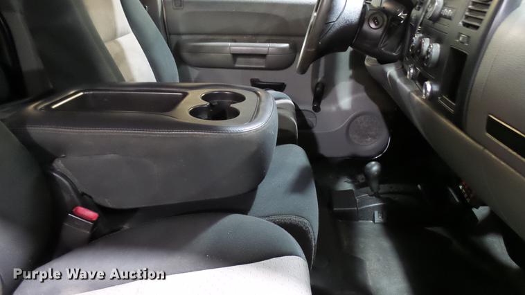 image for item DX9337 2008 Chevrolet Silverado 2500HD Ext. Cab pickup truck