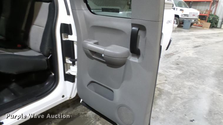 image for item DX9337 2008 Chevrolet Silverado 2500HD Ext. Cab pickup truck