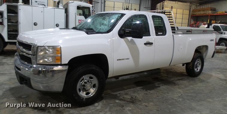 image for item DX9347 2010 Chevrolet Silverado 2500HD Ext. Cab pickup truck