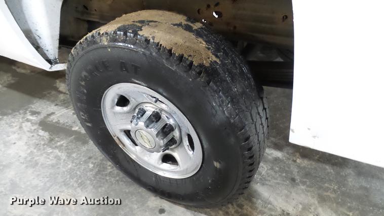 image for item DX9347 2010 Chevrolet Silverado 2500HD Ext. Cab pickup truck