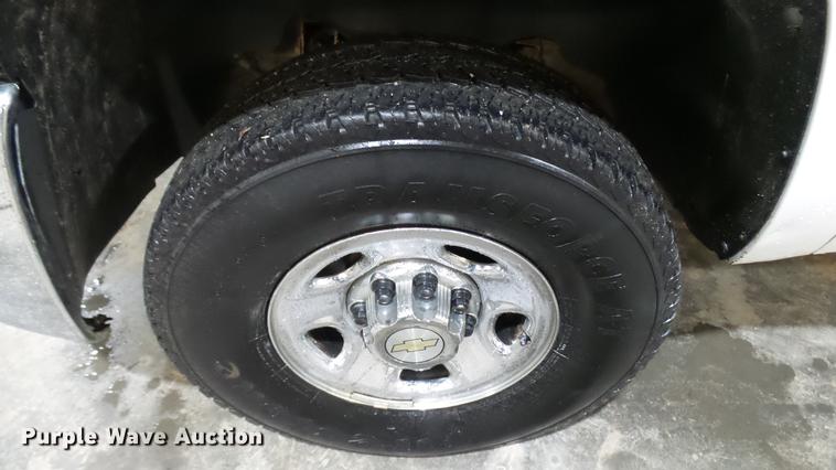 image for item DX9347 2010 Chevrolet Silverado 2500HD Ext. Cab pickup truck