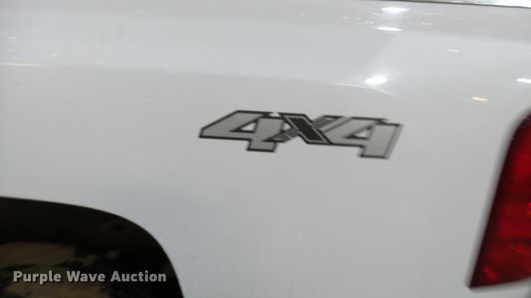 image for item DX9347 2010 Chevrolet Silverado 2500HD Ext. Cab pickup truck