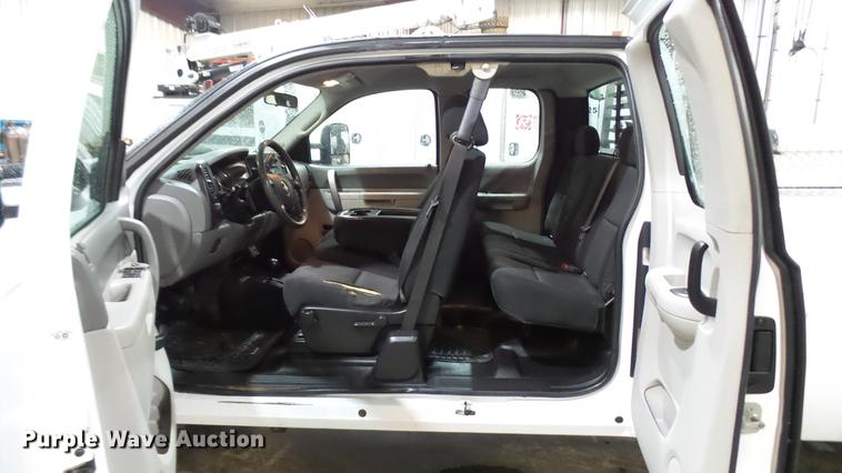 image for item DX9347 2010 Chevrolet Silverado 2500HD Ext. Cab pickup truck