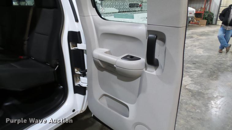 image for item DX9347 2010 Chevrolet Silverado 2500HD Ext. Cab pickup truck
