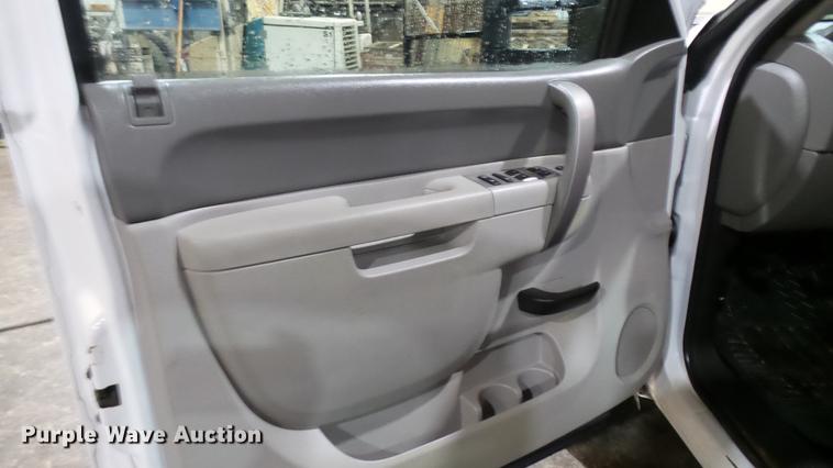 image for item DX9347 2010 Chevrolet Silverado 2500HD Ext. Cab pickup truck