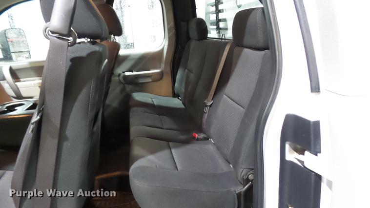 image for item DX9347 2010 Chevrolet Silverado 2500HD Ext. Cab pickup truck