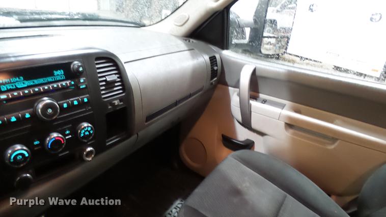 image for item DX9347 2010 Chevrolet Silverado 2500HD Ext. Cab pickup truck