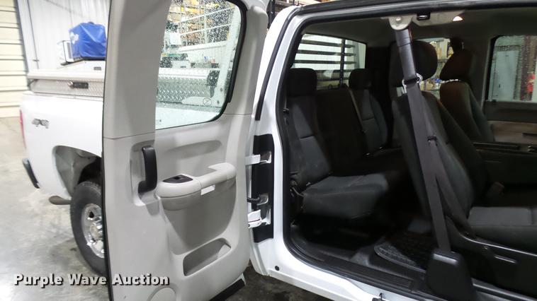 image for item DX9347 2010 Chevrolet Silverado 2500HD Ext. Cab pickup truck