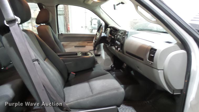 image for item DX9347 2010 Chevrolet Silverado 2500HD Ext. Cab pickup truck