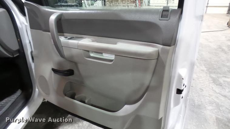 image for item DX9347 2010 Chevrolet Silverado 2500HD Ext. Cab pickup truck