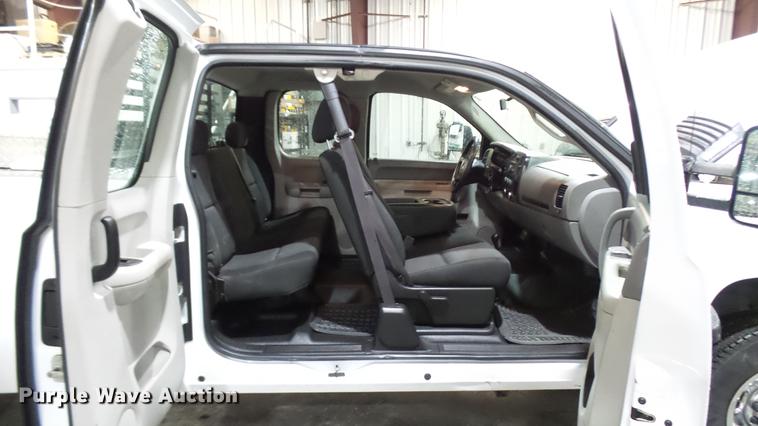 image for item DX9347 2010 Chevrolet Silverado 2500HD Ext. Cab pickup truck