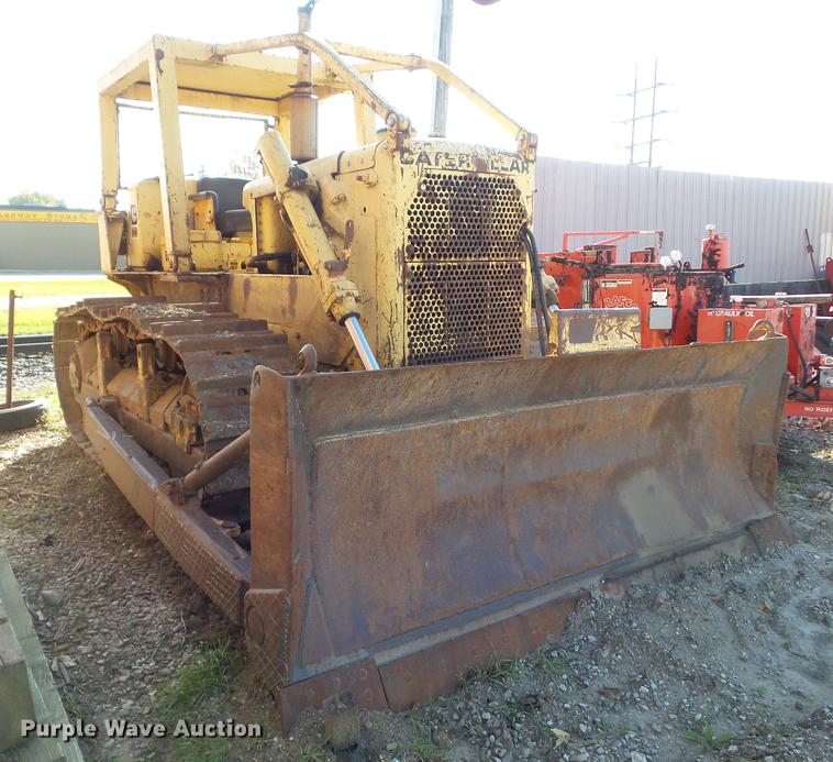 image for item DZ9056 1968 Caterpillar D6C dozer