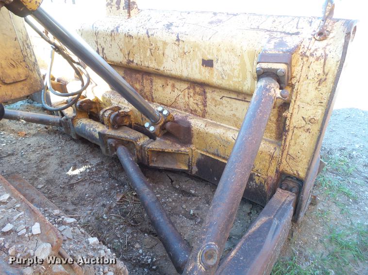 image for item DZ9056 1968 Caterpillar D6C dozer