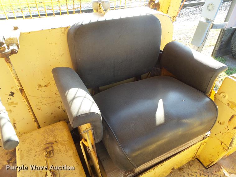 image for item DZ9056 1968 Caterpillar D6C dozer