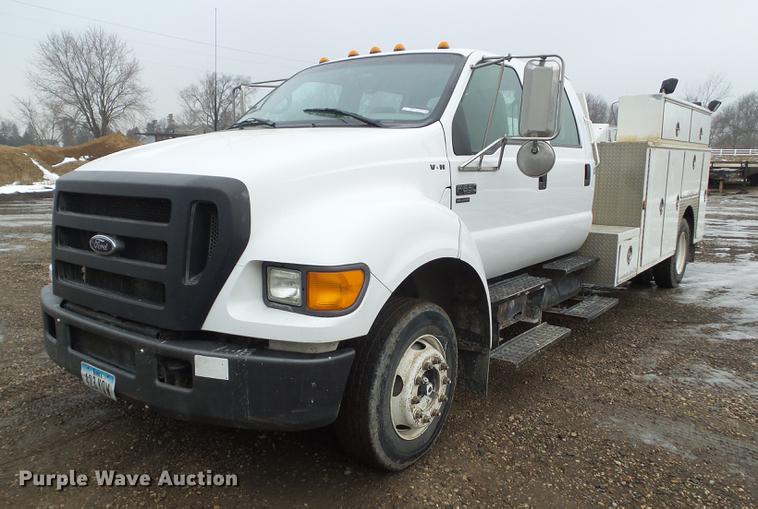 image for item DZ9169 2005 Ford F650 Super Duty service truck with crane