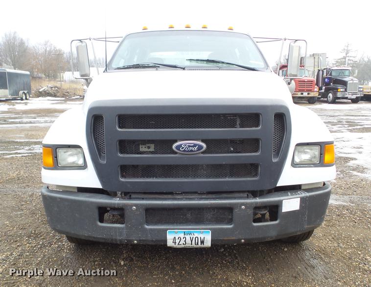 image for item DZ9169 2005 Ford F650 Super Duty service truck with crane