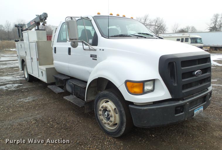 image for item DZ9169 2005 Ford F650 Super Duty service truck with crane