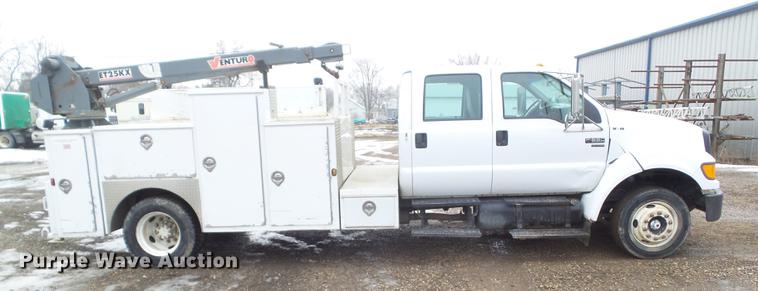 image for item DZ9169 2005 Ford F650 Super Duty service truck with crane