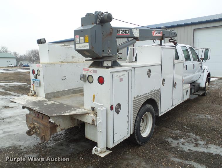 image for item DZ9169 2005 Ford F650 Super Duty service truck with crane