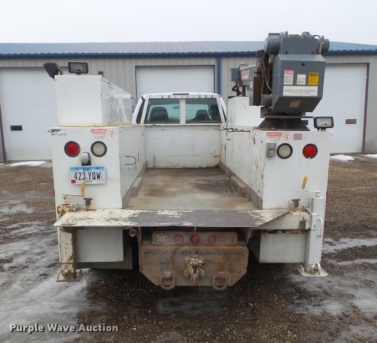 image for item DZ9169 2005 Ford F650 Super Duty service truck with crane
