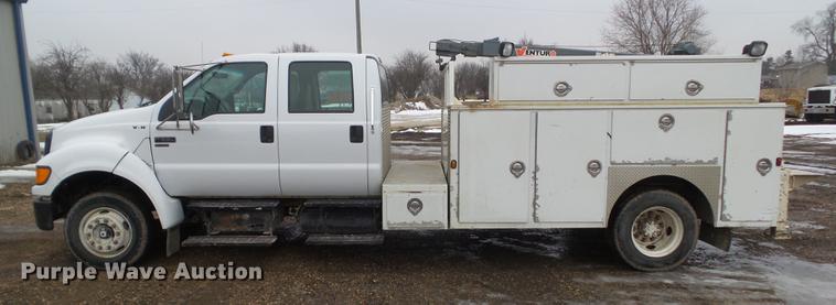 image for item DZ9169 2005 Ford F650 Super Duty service truck with crane