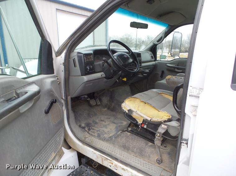 image for item DZ9169 2005 Ford F650 Super Duty service truck with crane