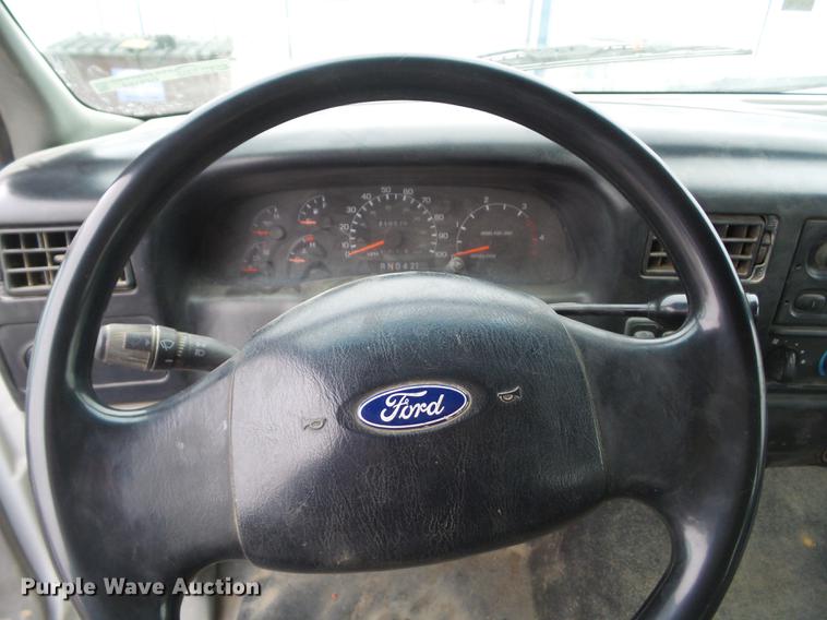 image for item DZ9169 2005 Ford F650 Super Duty service truck with crane