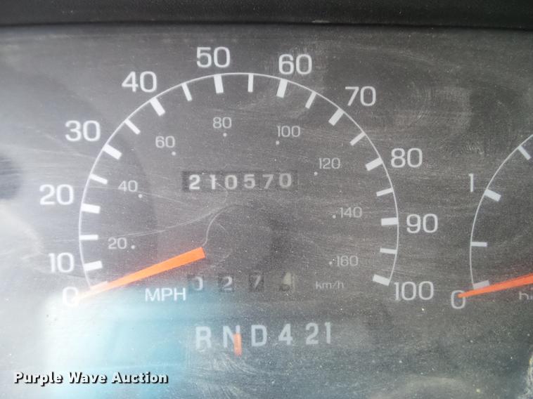 image for item DZ9169 2005 Ford F650 Super Duty service truck with crane