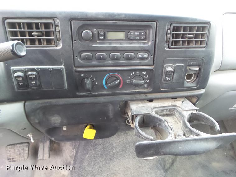 image for item DZ9169 2005 Ford F650 Super Duty service truck with crane