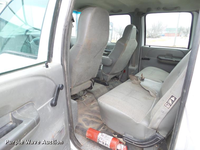 image for item DZ9169 2005 Ford F650 Super Duty service truck with crane