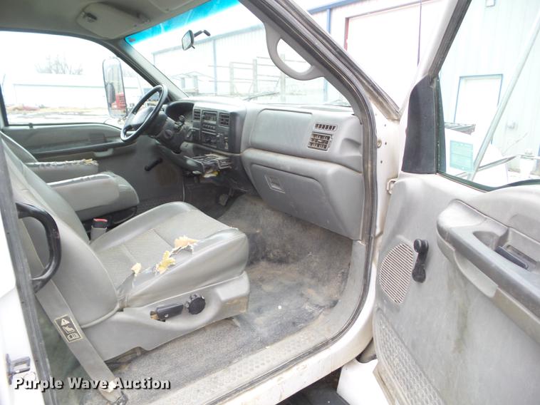 image for item DZ9169 2005 Ford F650 Super Duty service truck with crane