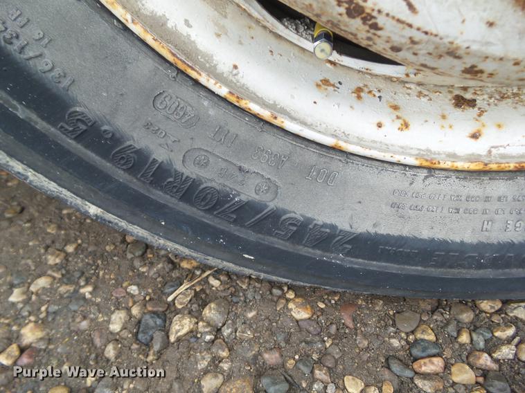 image for item DZ9169 2005 Ford F650 Super Duty service truck with crane