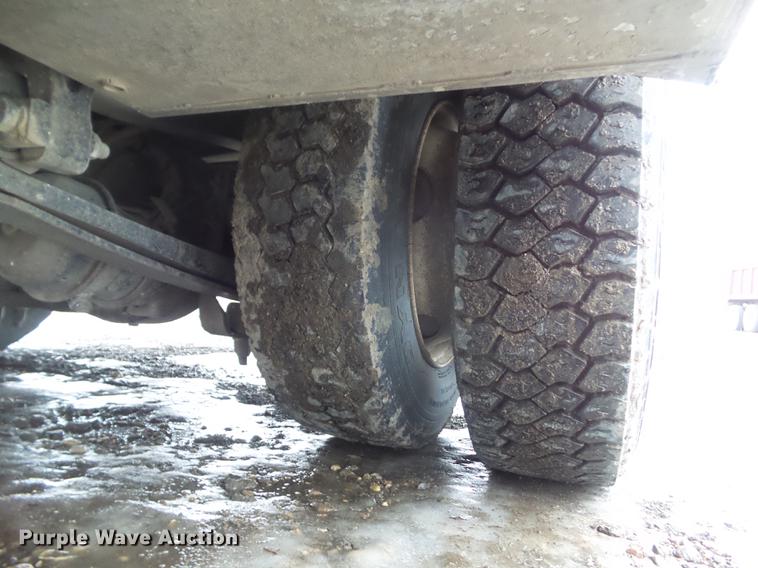 image for item DZ9169 2005 Ford F650 Super Duty service truck with crane