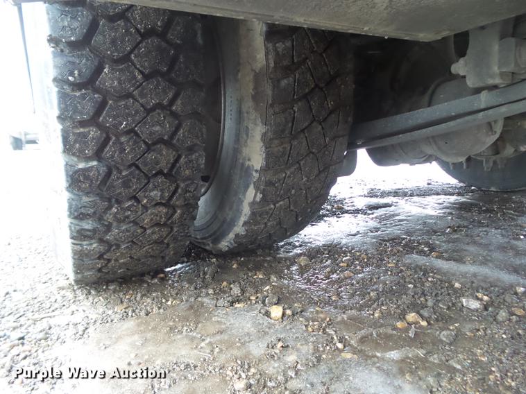 image for item DZ9169 2005 Ford F650 Super Duty service truck with crane