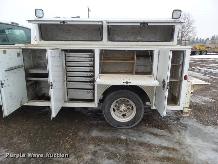 image for item DZ9169 2005 Ford F650 Super Duty service truck with crane