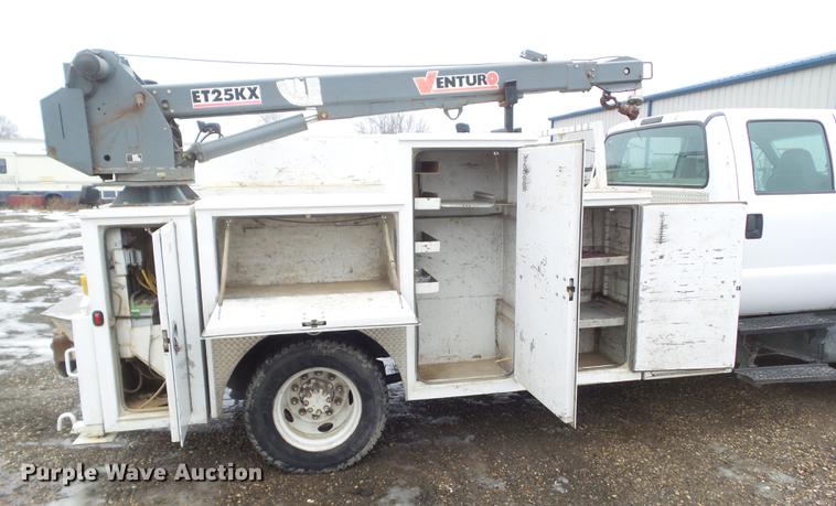 image for item DZ9169 2005 Ford F650 Super Duty service truck with crane