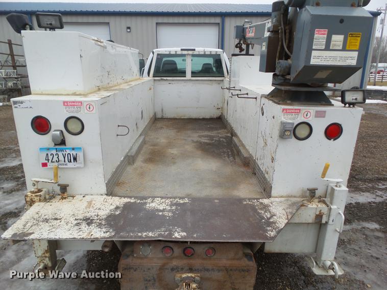 image for item DZ9169 2005 Ford F650 Super Duty service truck with crane