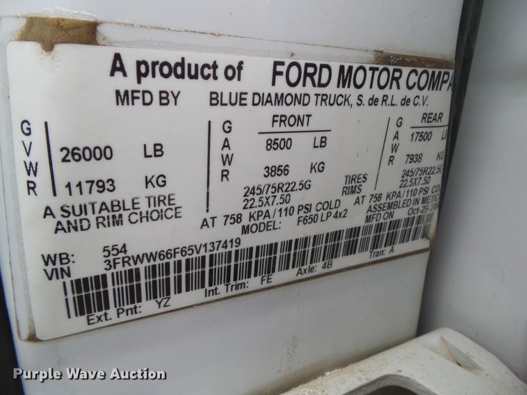 image for item DZ9169 2005 Ford F650 Super Duty service truck with crane