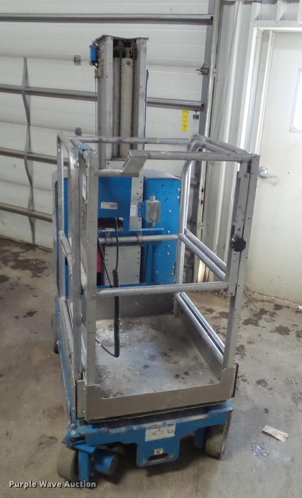 image for item DZ9182 2009 Genie GR20 vertical lift